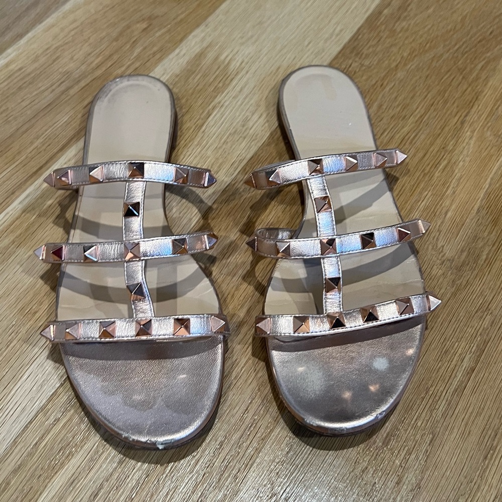 Valentino Garavani Rose Gold Rockstud Leather Slide Sandals